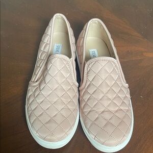 Steve Madden ECNTRCQT  Blush Quilted Slip-On Sneakers size 8M  Great Condition